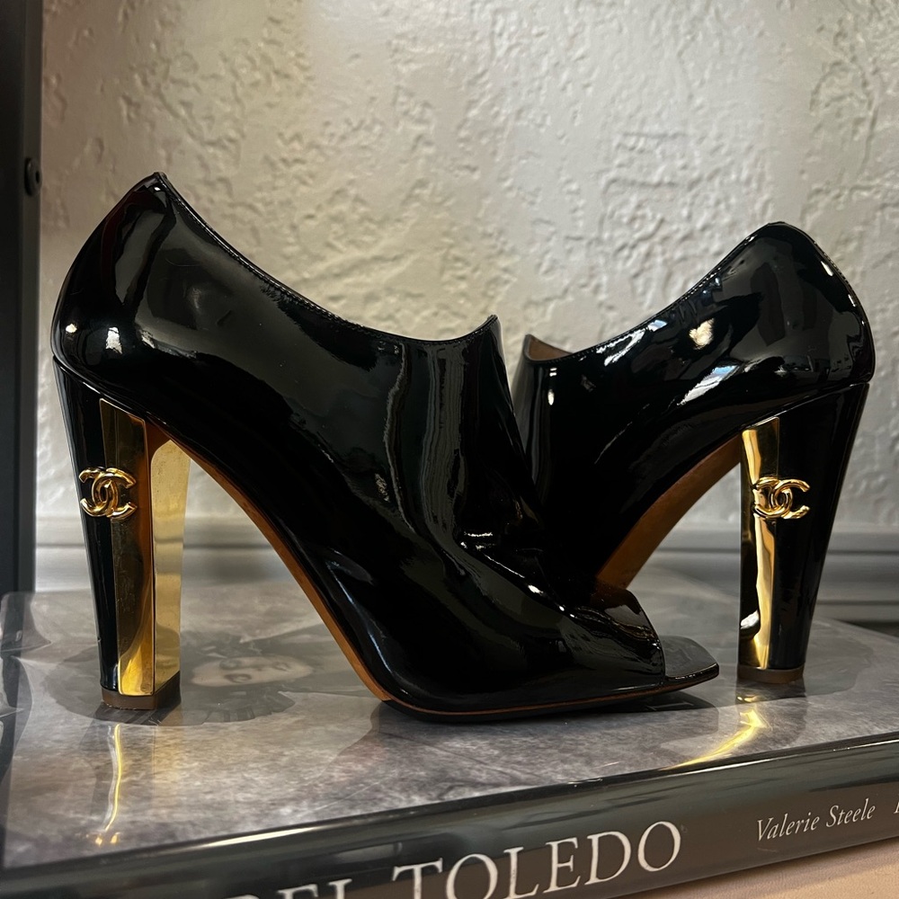 Classic Chanel ankle boot 37